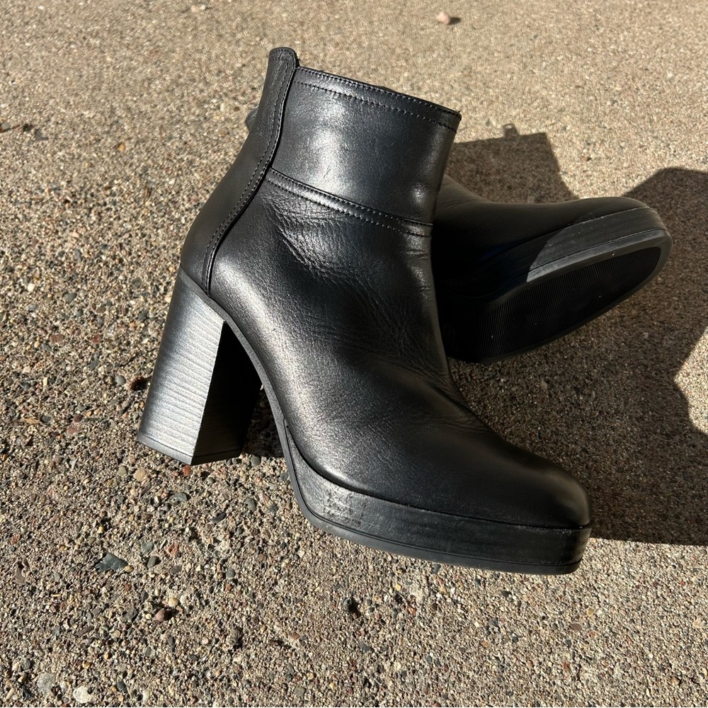 Coach and Four Black Bootie, stacked heel, Made in Italy, Women’s 7